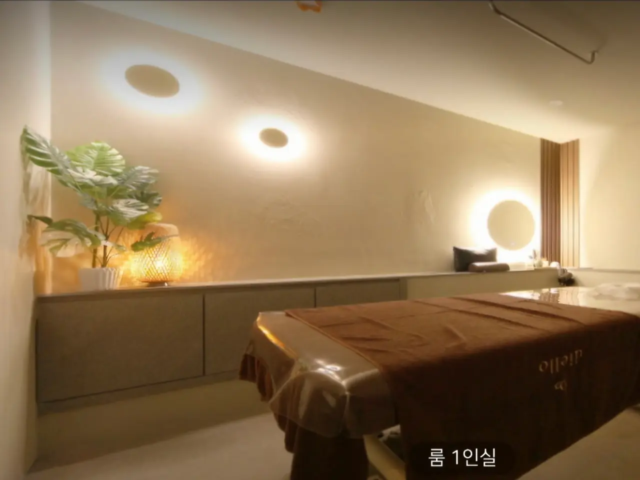 디엘라인 웰니스 헤드스파 강남 — 1인실 — 라운드 벽조명